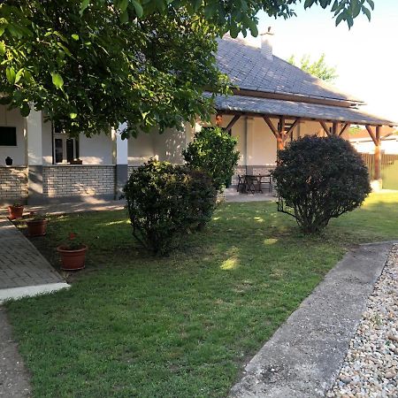 Tisza-Kert Apartmanok Tiszafüred Exteriör bild