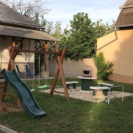 Tisza-Kert Apartmanok Tiszafüred Exteriör bild