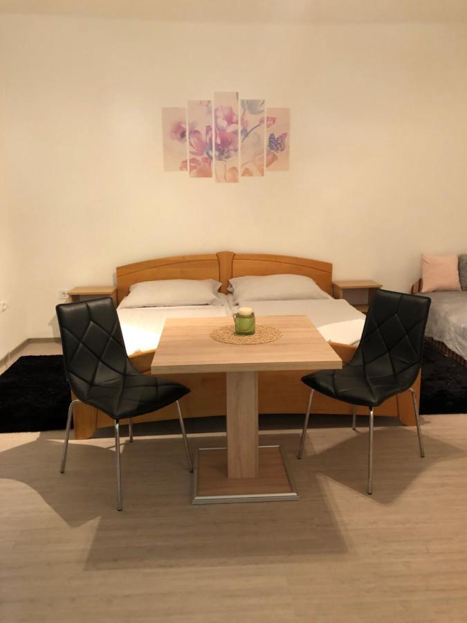 Tisza-Kert Apartmanok Tiszafüred Exteriör bild