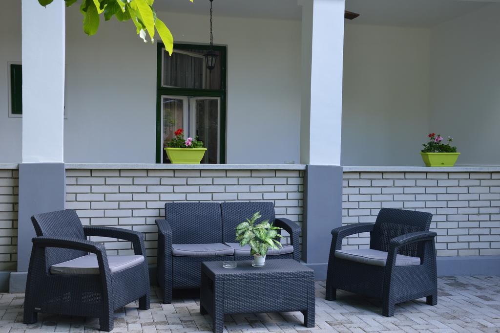 Tisza-Kert Apartmanok Tiszafüred Exteriör bild